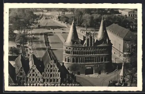AK Lübeck, Blick vom Petrikirchturm auf das Holstentor