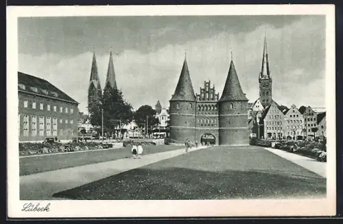 AK Lübeck, Ortsansicht mit Kirche