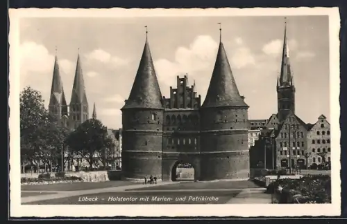 AK Lübeck, Holstentor, Marienkirche, Petrikirche