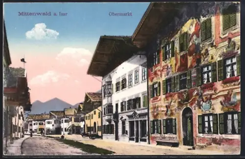 AK Mittenwald a. Isar, Obermarkt, Bemalte Häuserfassaden