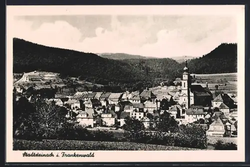 AK Stadtsteinach i. Frankenwald, Ortsansicht umgeben von Bergen