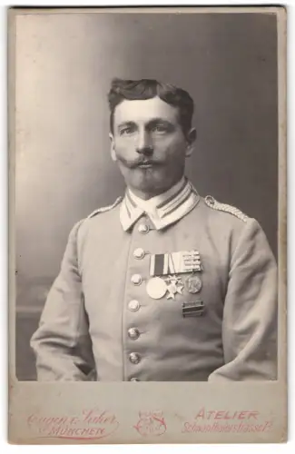 Fotografie Eugen v. Saher, München, Sergeant mit Ordensspange, dabei Medaille für Süd-West-Kämpfer mit 4 Gefechtsspangen