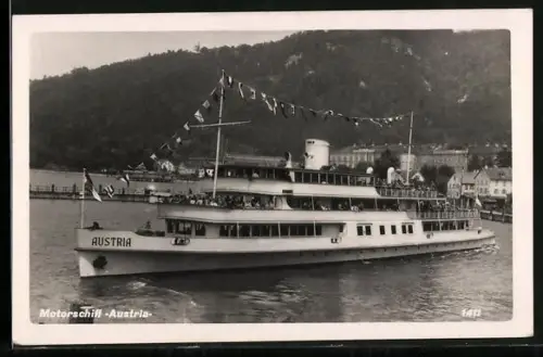 AK Motorschiff Austria beim Auslaufen