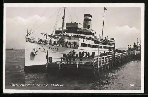 AK Turbinen-Schnelldampfer Cobra am Anleger, Passagierschiff