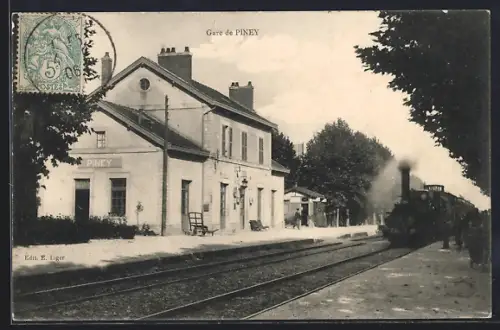 AK Piney, La Gare