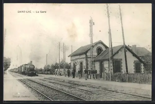AK Saint-Lyé, La Gare, Bahnhof