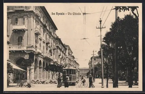 AK La Spezia, Via Chiodo, Strassenbahn