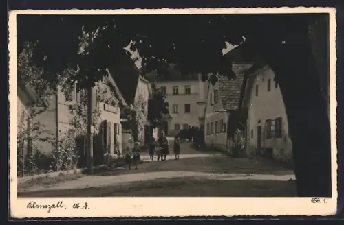 AK Kleinzell /Ob. Ö., Strassenpartie mit Kindern