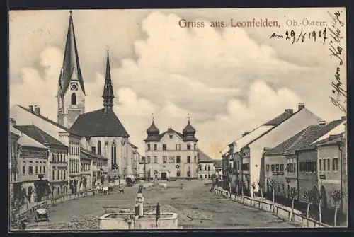 AK Leonfelden /Ob.-Österr., Marktplatz mit Kirche