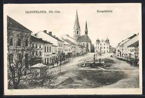AK Leonfelden, Hauptplatz mit Brunnen und Apotheke