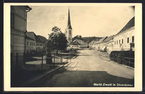 AK Zwettl /Ob. Oest., Strassenpartie mit Rathaus