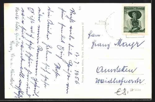AK St. Oswald bei Freistadt, Strassenpartie mit Gasthaus, Gruppe mit Schäferhund im Eingang