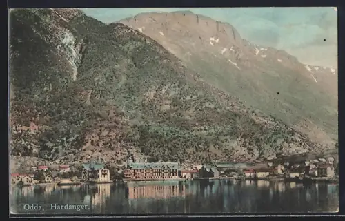 AK Odda /Hardanger, Ortsansicht mit Bergen
