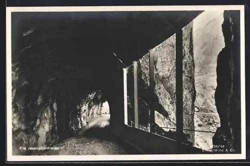 AK Jössingfjordveien, Gang mit Überdachung