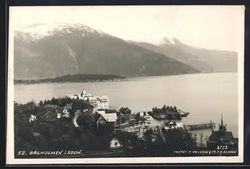 AK Balholmen i Sogn., Ortspartie mit Gewässer und Bergen