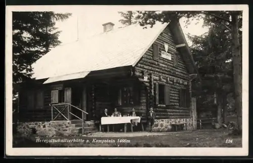 AK Herrgottschnitzerhütte am Kampstein, Gäste vor der Hütte