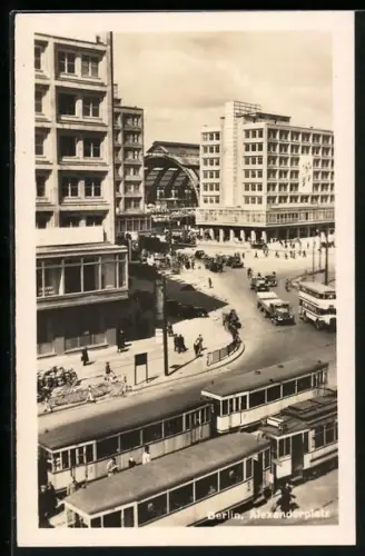 AK Berlin, Alexanderplatz mit Strassenbahnen aus der Vogelschau