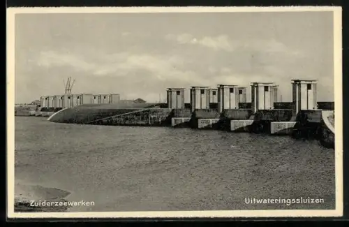AK Zuiderzeewerken, Uitwateringssluizen
