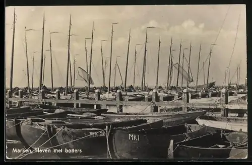 AK Marken, Haven met botters