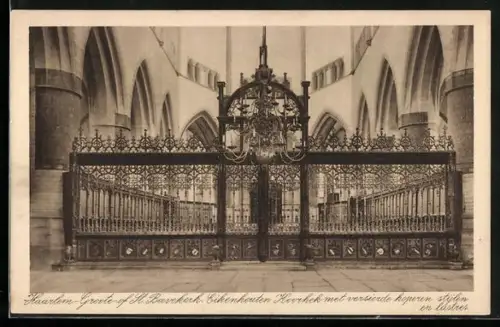 AK Haarlem, Groote-of St. Bavokerk, Eikenhouten met versierde koperen stylen en lustres