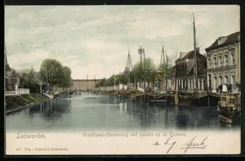 AK Leeuwarden, Grachtswal-Oosterbrug met gezicht op de Kazerne