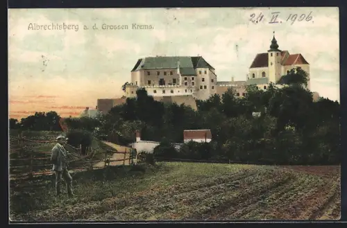 AK Albrechtsberg an der Grossen Krems, Passant auf Anbaufeld gegen Schloss