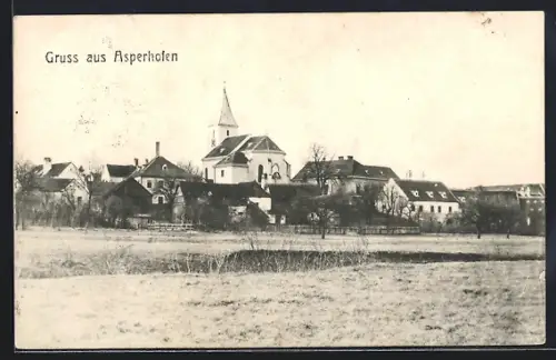 AK Asperhofen, Die Kirche vom Ortsrand aus gesehen