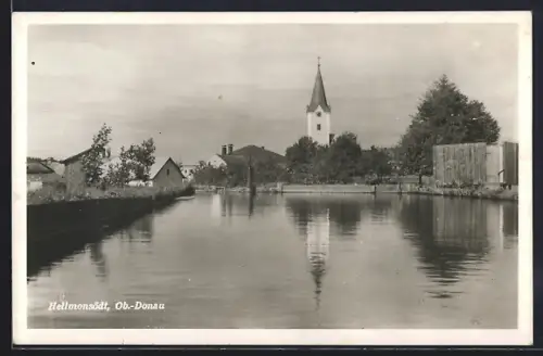 AK Hellmonsödt /Ob.-Donau, Donaupartie mit Blick auf die Kirche