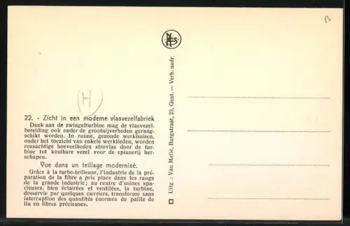 AK Zicht in een moderne vlasvezelfabriek, Arbeiter verarbeiten Flachs in der Fabrik