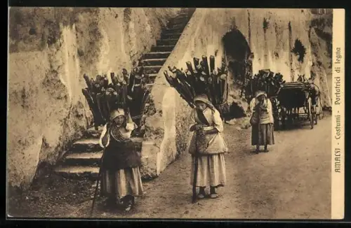 AK Amalfi, Costumi, Portatrici di legna