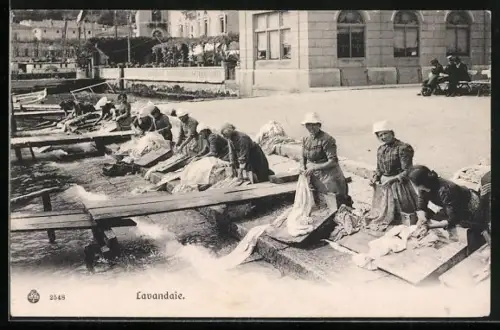 AK Riva del Garda, Lavandaie, Waschfrauen am Ufer bei der Arbeit