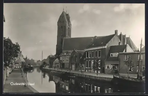 AK Oudewater, IJssel, Partie am Kanal
