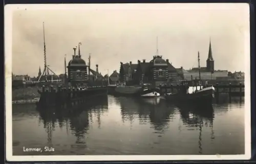 AK Lemmer, Sluis