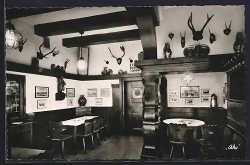 AK Iphofen /Mfr., Gasthaus Zehntkeller, Innenansicht, Inh. Gebr. Seufert