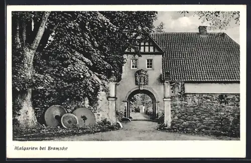 AK Malgarten bei Bramsche, Torhaus mit Mühlsteinen