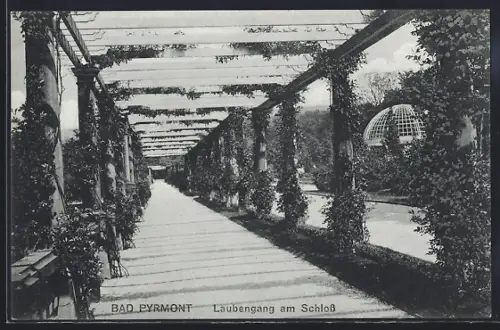 AK Bad Pyrmont, Laubengang am Schloss