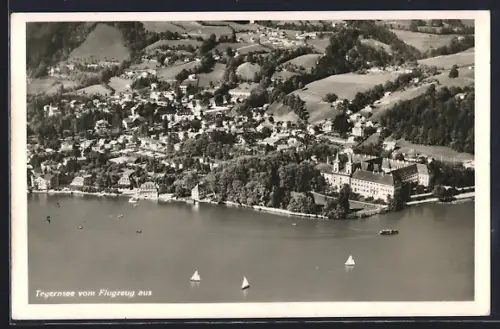 AK Tegernsee, Luftaufnahme von See und Stadt