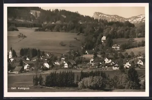 AK Kohlgrub, Ortsansicht mit Kirche und umliegenden Bergen