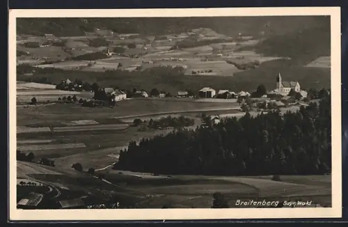 AK Breitenberg /Bayr. Wald, Ortsansicht mit Kirche und umliegender Landschaft