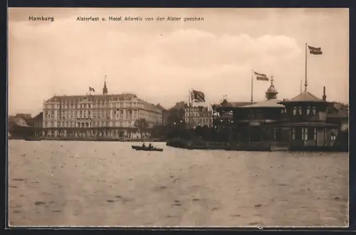 AK Hamburg-St.Georg, Hotel Atlantic und Gasthaus Alsterlust von der Alster aus gesehen