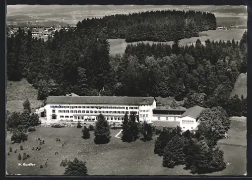 AK Lindenberg /Allgäu, Eisenbahn-Waisenhort aus der Vogelschau