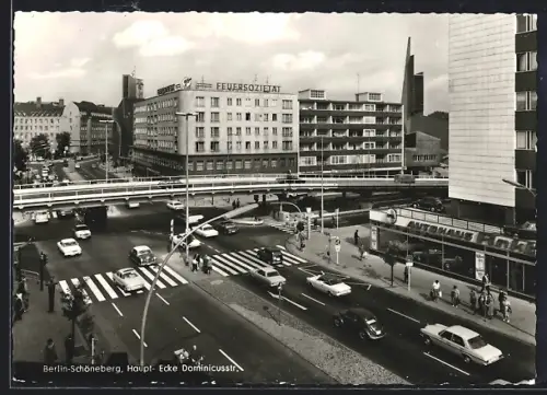 AK Berlin-Schöneberg, Haupt-Ecke an der Dominicusstr. mit Autos im Verkehr