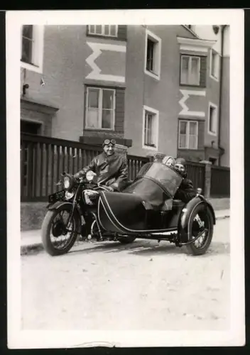 Fotografie Motorrad Puch, Krad mit Seitenwagen und Kennzeichen Oberösterreich