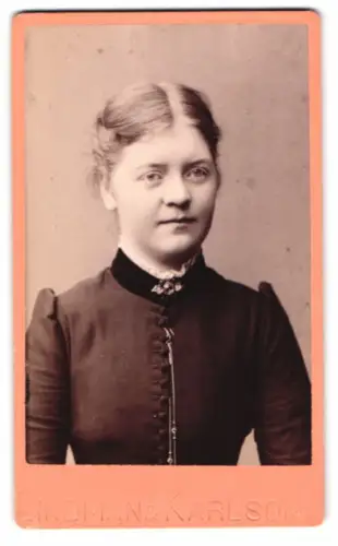 Fotografie Lindman & Karlson, Karlskrona, Westra Prinsgatan 17, Porträt einer jungen Frau