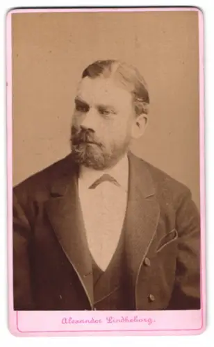 Fotografie Alexander Lindheborg, Ort unbekannt, Porträt eines Mannes mit Bart