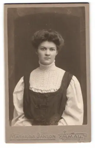 Fotografie Mathilda Janson, Åmål, Porträt einer jungen Frau