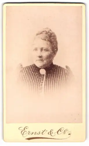 Fotografie Ernst & Co., Stockholm, Clara Bergsgatan 52A, Porträt einer Dame