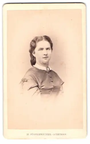 Fotografie M. Pössenbacher, München, Porträt einer Frau