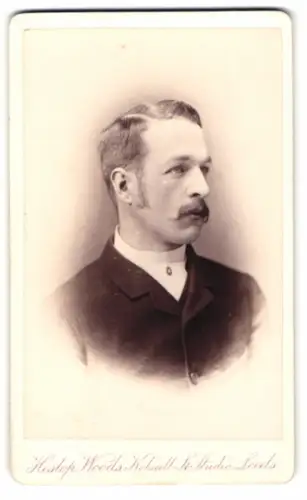 Fotografie Heslop Woods, Leeds, Kelsall St 12, Porträt eines eleganten Herren