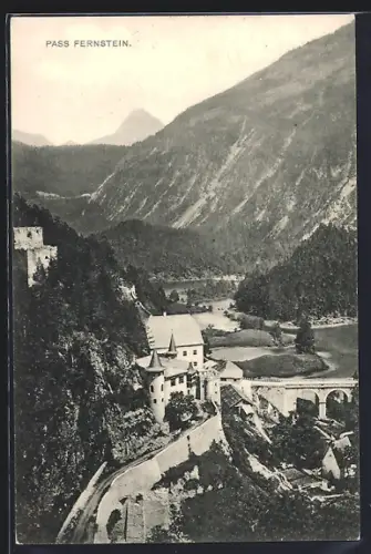 AK Pass Fernstein, Ortsansicht mit Brücke vom Berghang aus